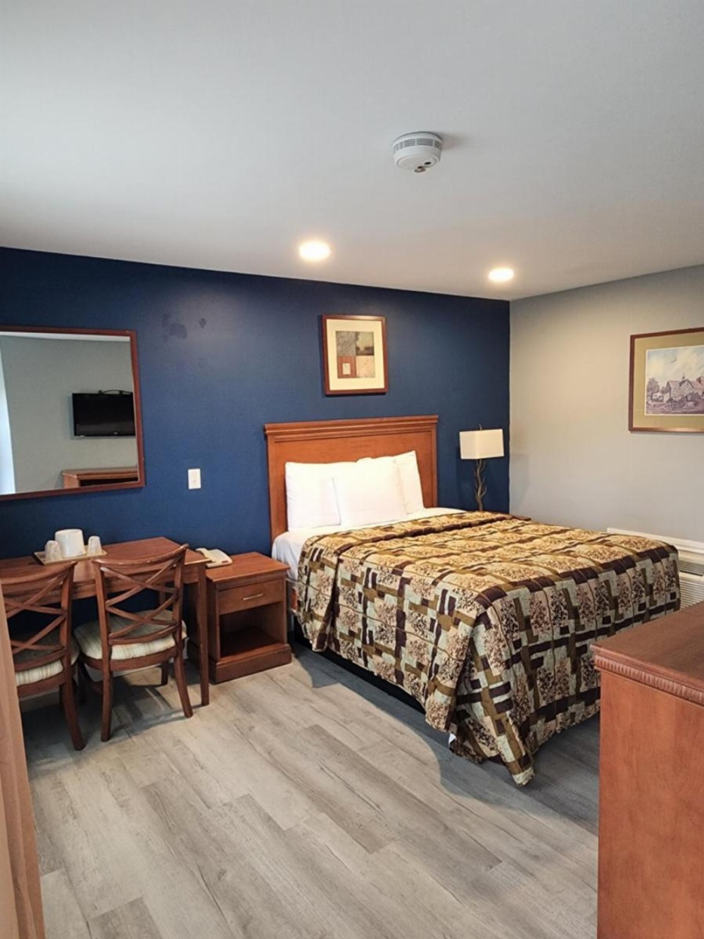 Standard Queen Room