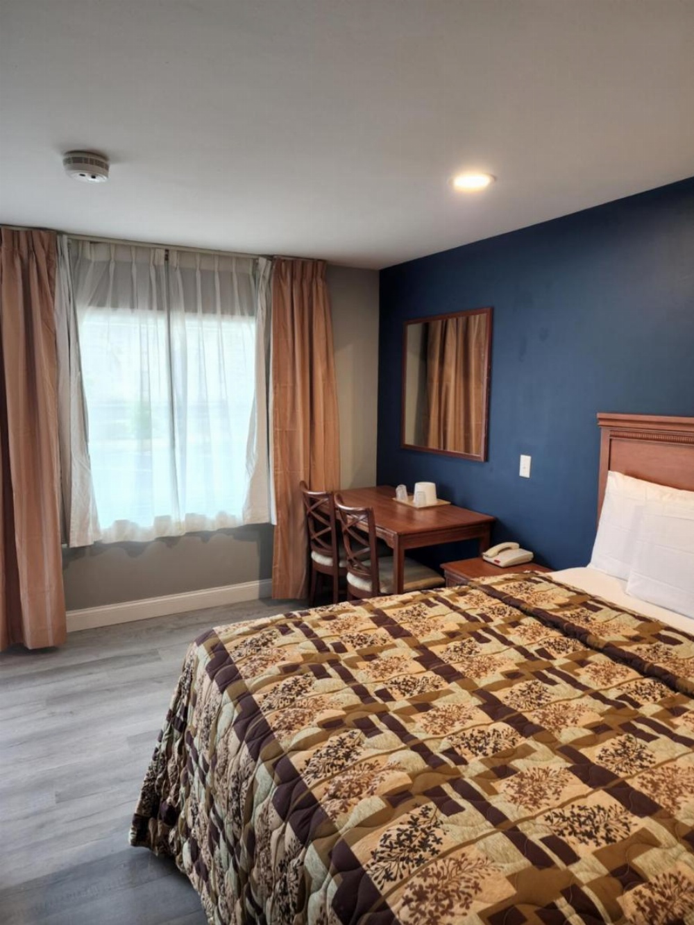 Room image 2