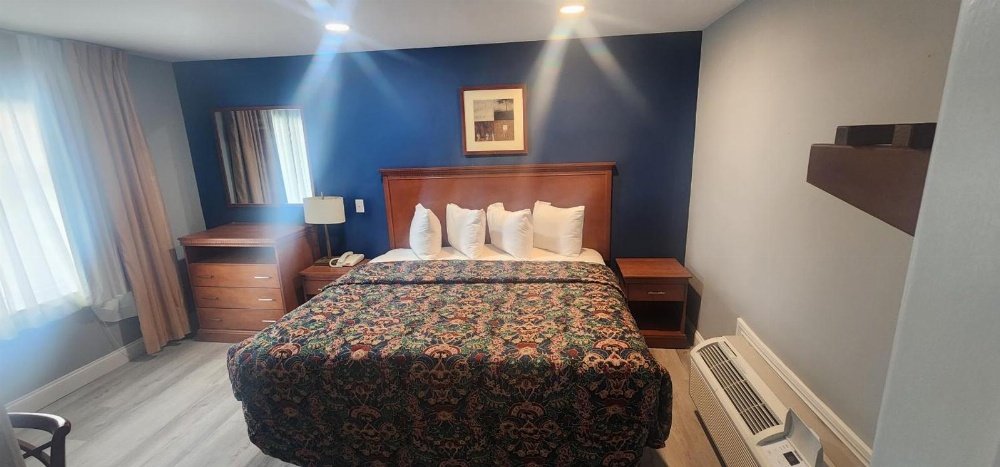 Room image 3
