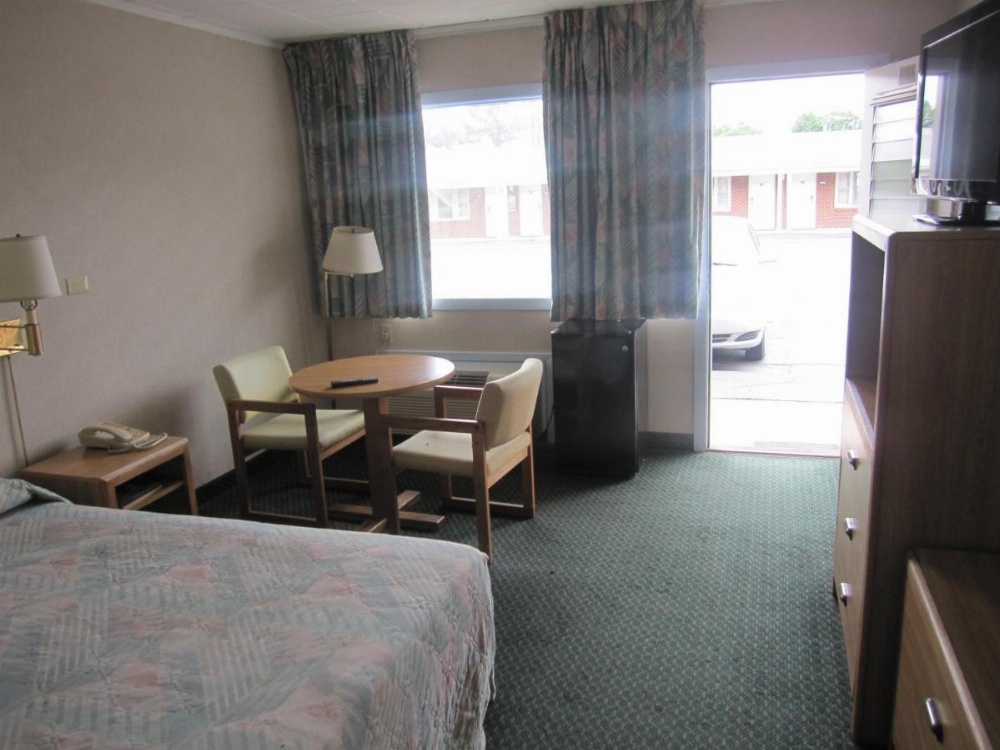 Room image 4