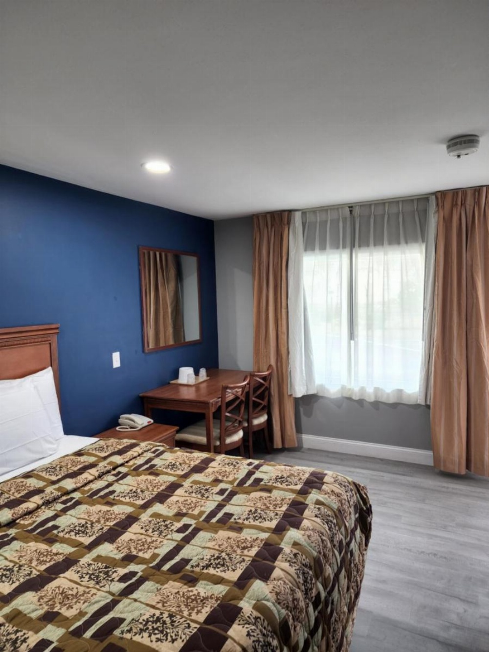 Room image 4
